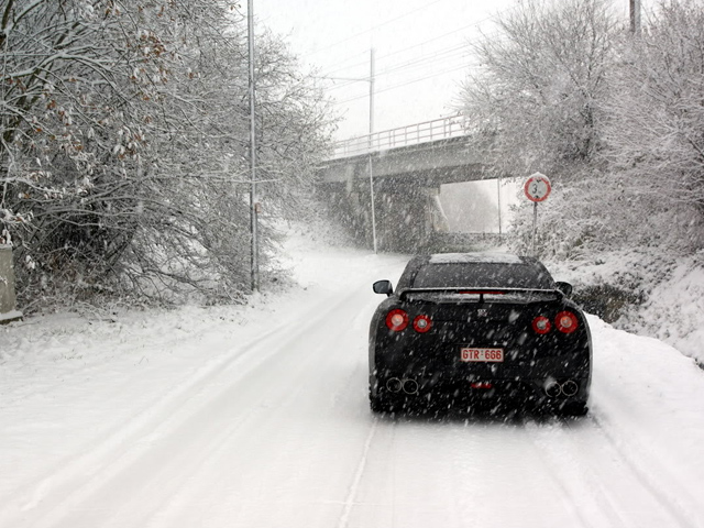 Nissan Skyline GTR r34 Р·РёРјРѕР№