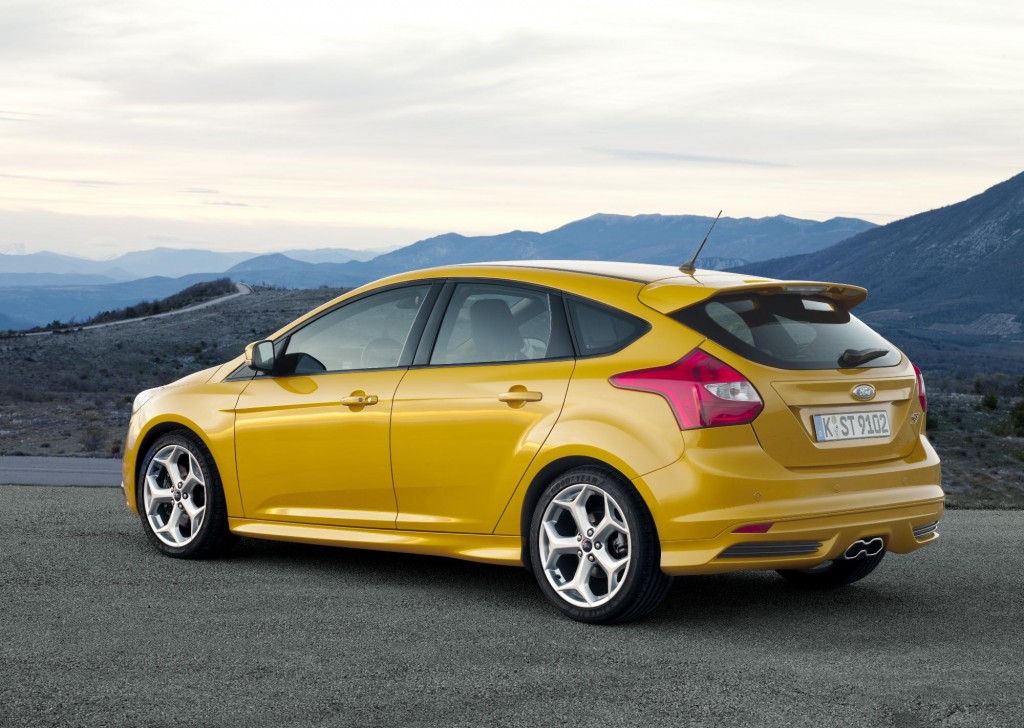 newmotoring-ford-focus-st-2012-rear-newmotoring