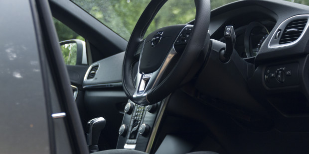 Newmotoring Volvo V40 R Design 2016 Interior Newmotoring